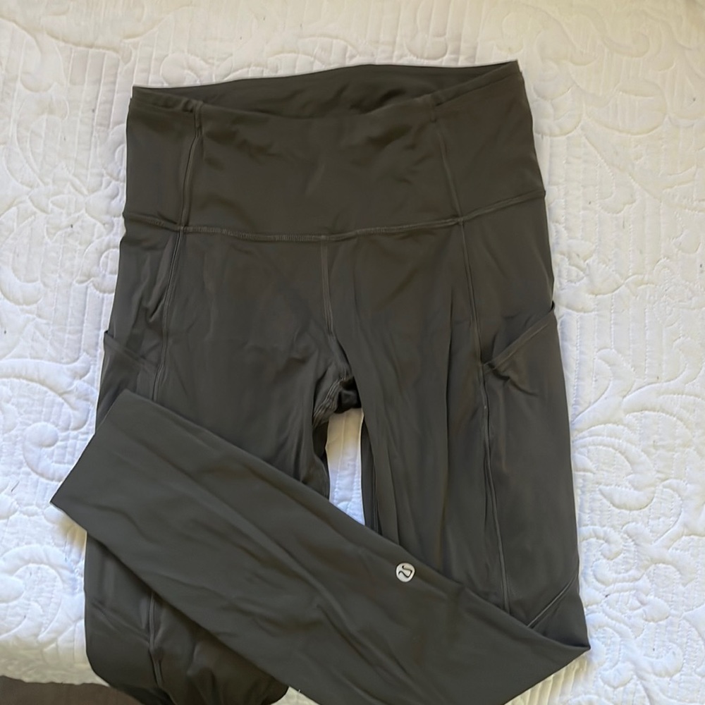 Lululemon hunter green leggings, 25 inch size 6